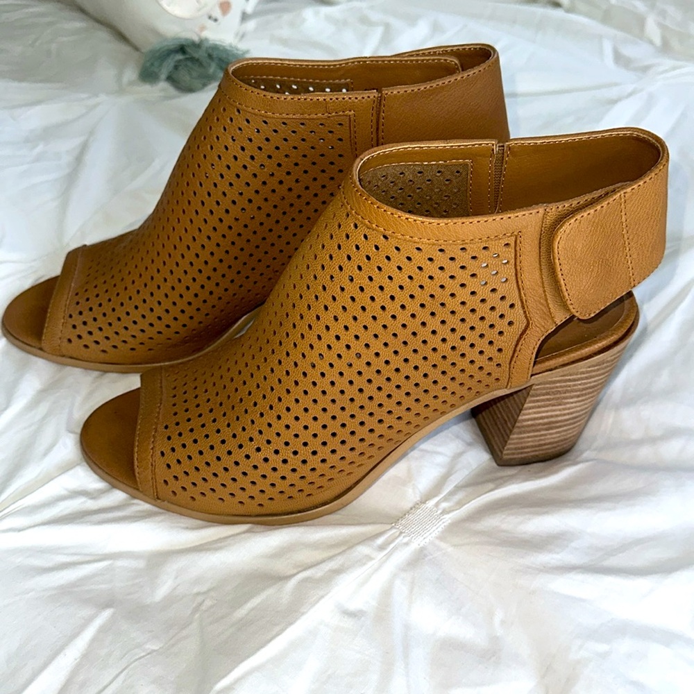 Steve Madden open toe shoes, size 10